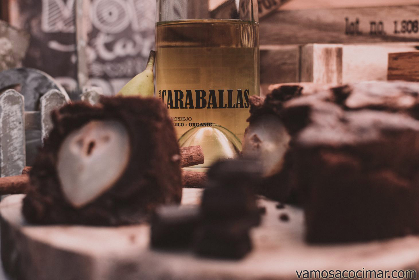 Tarta de chocolate rellena de peras al vino Verdejo Caraballas