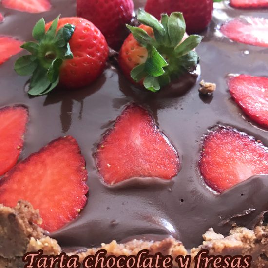 receta-tarta-fresa-chocolate-base-conguitos